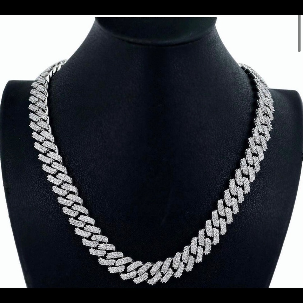 💎💎Iced out Cuban link💎💎